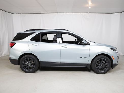 Used 2022 Chevrolet Equinox RS image 2