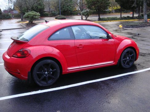 Used 2018 Volkswagen Beetle 2.0T S image 6