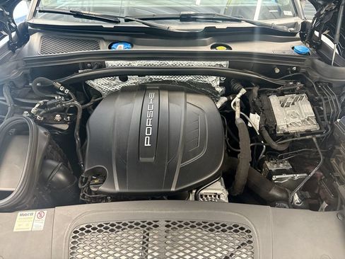 Certified 2020 Porsche Macan AWD/4WD image 31
