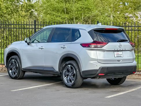Used 2025 Nissan Rogue SV FWD image 5