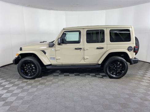 Used 2022 Jeep Wrangler Unlimited Sahara w/ Cold Weather Group image 12