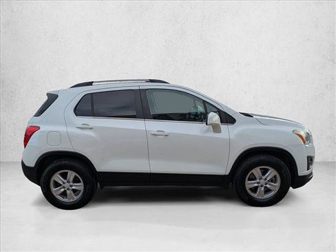 Used 2016 Chevrolet Trax LT w/ LT Sun and Sound Package image 4