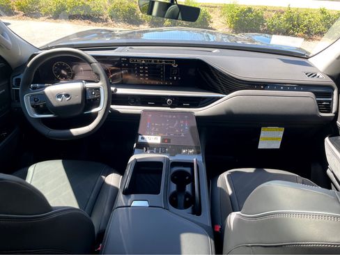 New 2025 INFINITI QX80 Luxe image 4