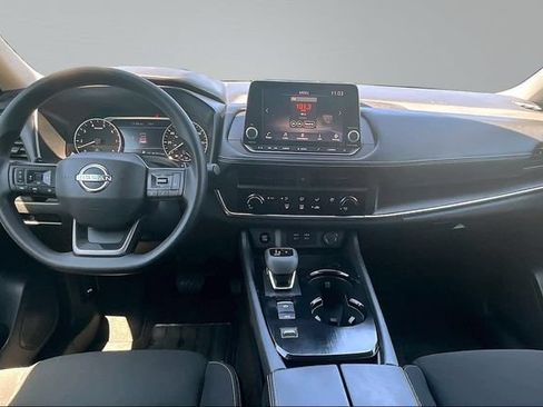 Used 2025 Nissan Rogue S FWD image 7