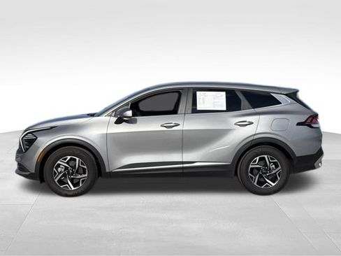 Used 2025 Kia Sportage LX FWD image 2