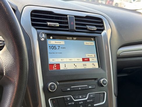 Used 2018 Ford Fusion SE w/ Fusion SE Technology Package FWD image 14