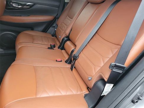 Used 2019 Nissan Rogue SL w/ Premium Package image 15