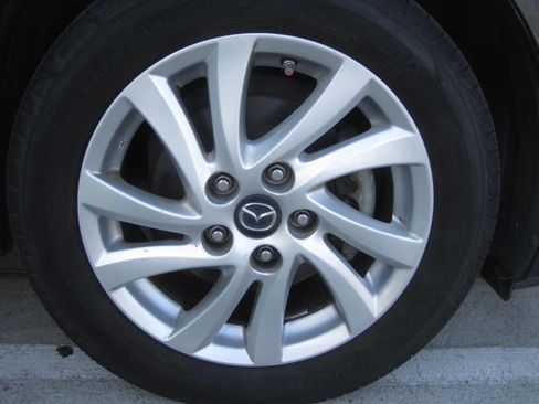 Used 2013 MAZDA MAZDA3 i Touring image 18