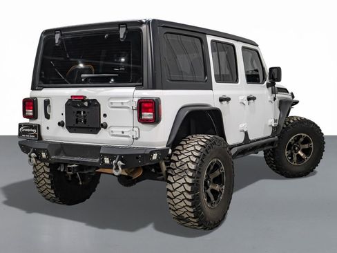 Used 2018 Jeep Wrangler Unlimited Sahara image 6