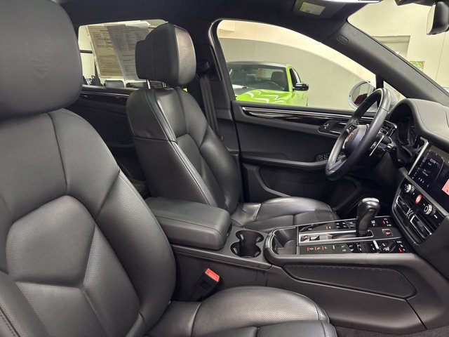Used 2024 Porsche Macan AWD/4WD image 9
