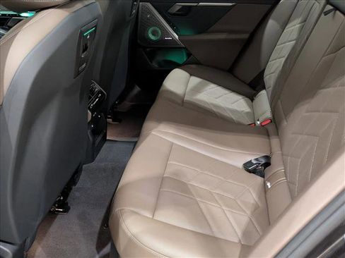 Used 2024 BMW i5 eDrive40i w/ Premium Package image 20