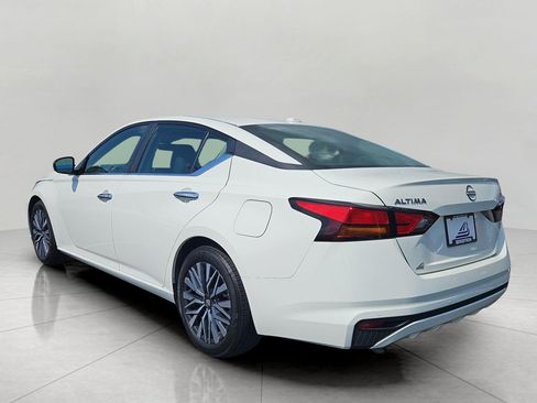 Used 2025 Nissan Altima 2.5 SV FWD image 6