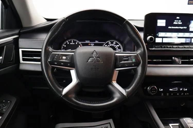 Used 2024 Mitsubishi Outlander FWD image 20
