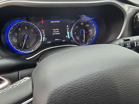 Used 2024 Chrysler Pacifica Touring-L FWD image 30