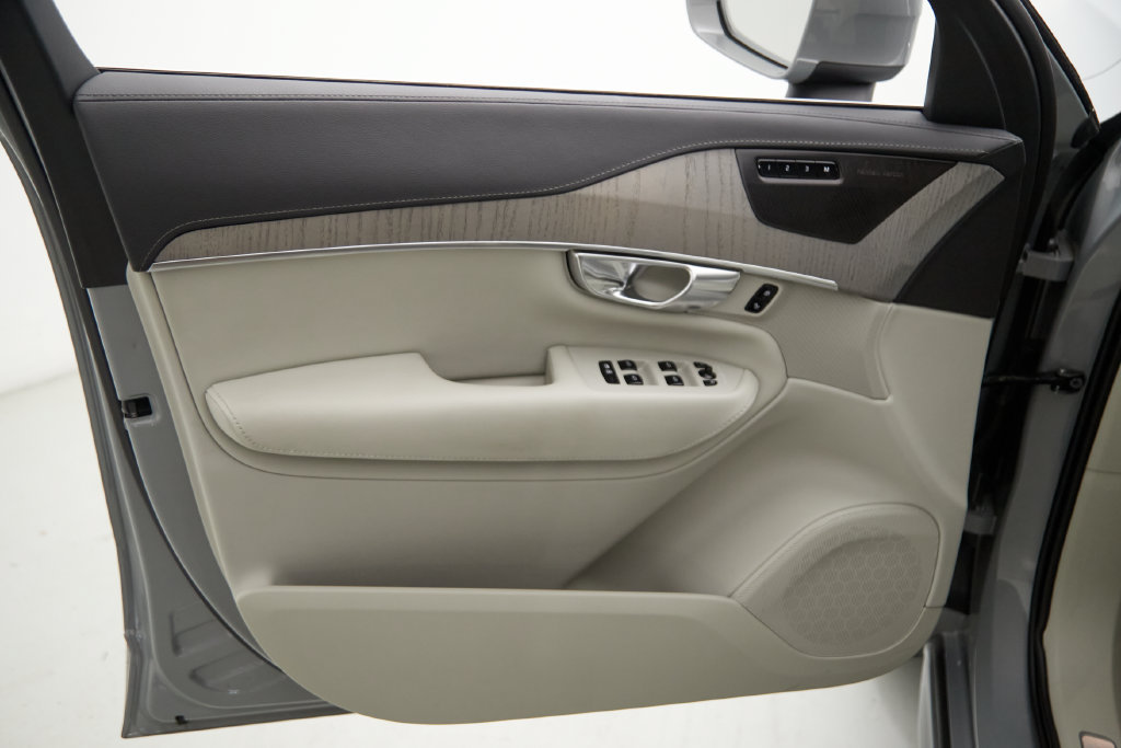 Certified 2025 Volvo XC90 T8 Ultra w/ Protection Package Premier AWD/4WD image 10