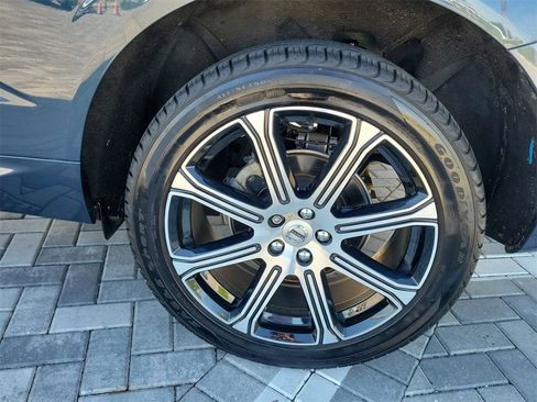 Used 2021 Volvo XC60 T5 Inscription w/ Protection Package Premier image 14