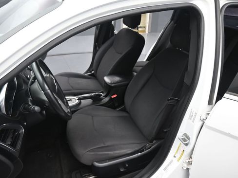 Used 2014 Chrysler 200 Touring image 11