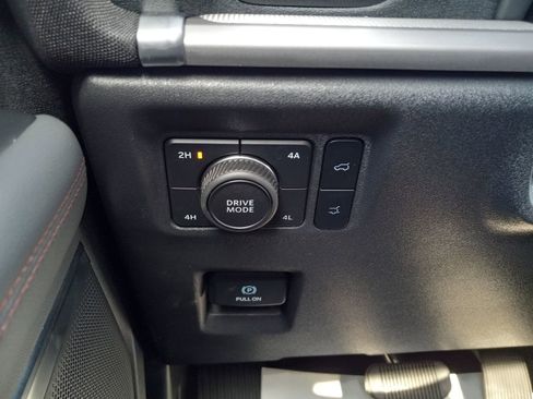Used 2025 Ford Expedition Active AWD/4WD image 29