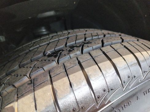 Used 2025 Toyota Sienna XSE w/ XSE Plus Package image 28