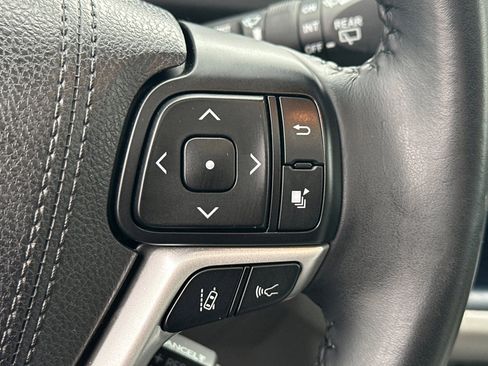 Used 2017 Toyota Highlander Limited image 32