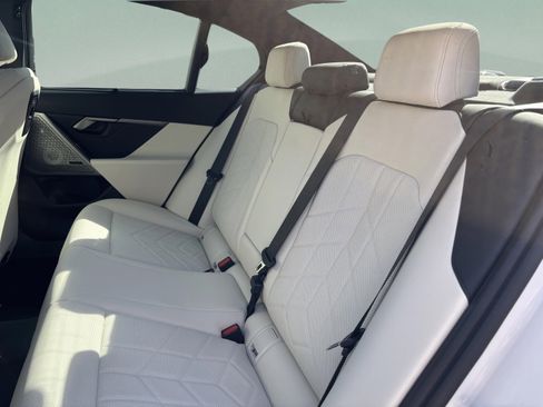 New 2026 BMW 550e xDrive w/ Executive Package AWD/4WD image 28