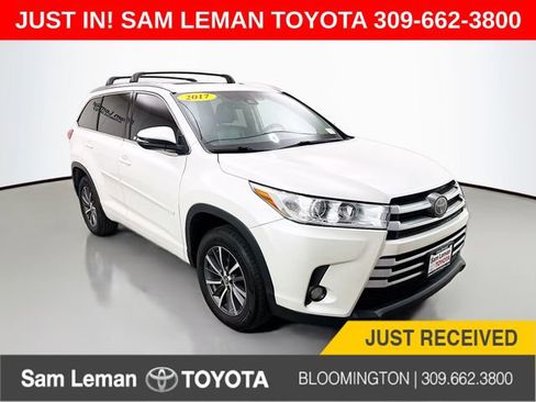 Used 2017 Toyota Highlander XLE FWD image 1