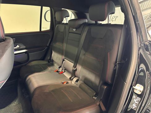 Used 2024 Mercedes-Benz GLB 250 4MATIC image 31