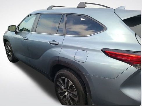 Used 2023 Toyota Highlander XLE image 10