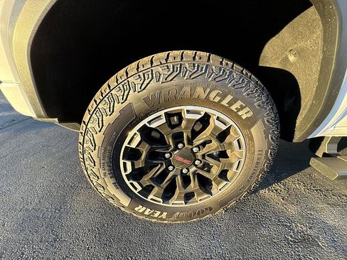 New 2026 GMC Canyon AT4 w/ AT4 Premium Package image 14