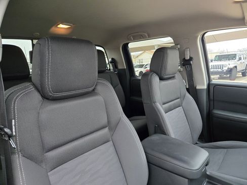 Used 2024 Nissan Frontier SV w/ SV Convenience Package image 32