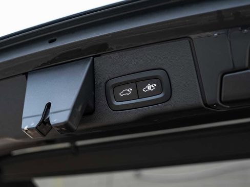 Used 2023 Volvo XC60 B5 Core w/ Climate Package image 55