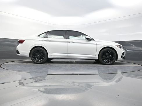 New 2026 Volkswagen Jetta SE FWD image 28