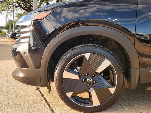 Used 2025 Nissan Kicks SR FWD image 10