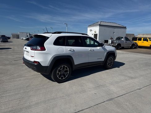 Used 2022 Jeep Cherokee Trailhawk image 5