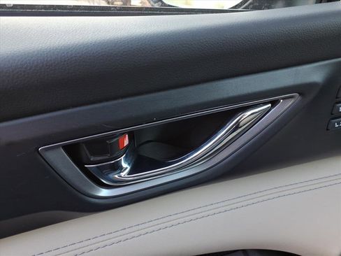 Certified 2022 Subaru Ascent Limited w/ Technology Package image 18