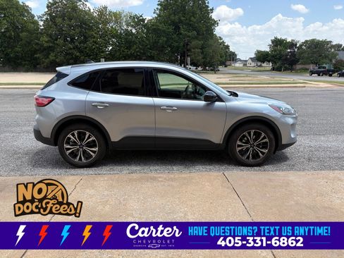 Used 2022 Ford Escape SE w/ SE Sport Appearance Package AWD/4WD image 3
