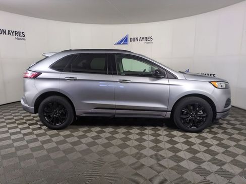 Used 2023 Ford Edge SE w/ Black Appearance Package image 8