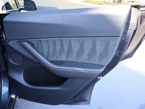 Used 2023 Tesla Model Y Performance image 15