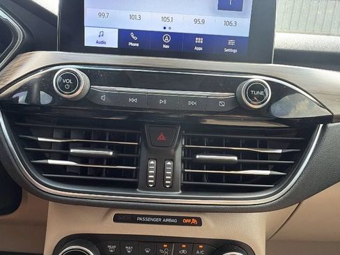 Used 2020 Ford Escape Titanium FWD image 24