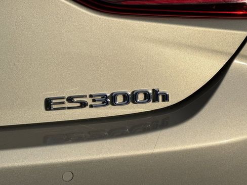 Used 2021 Lexus ES 300h w/ Accessory Package 2 image 27