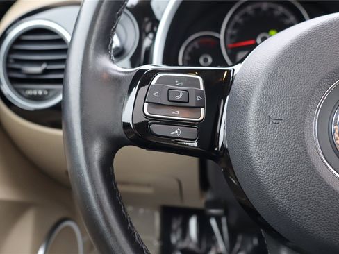 Used 2019 Volkswagen Beetle 2.0T SE w/ SE Premium Package image 18