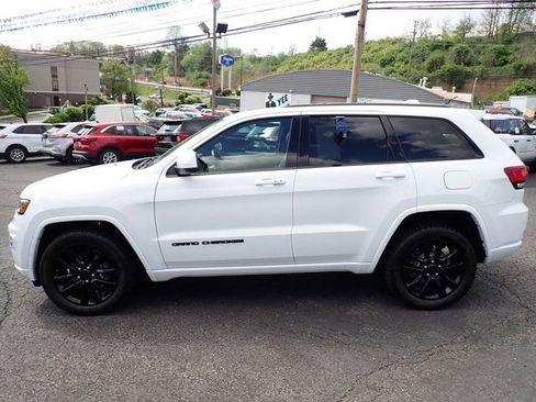 Used 2020 Jeep Grand Cherokee Altitude AWD/4WD image 2