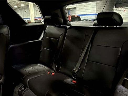 Used 2022 Chevrolet Traverse LT w/ LPO, Blackout Package image 16