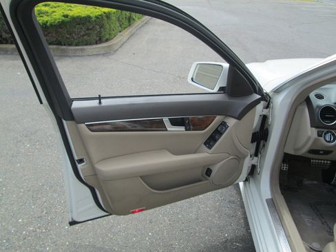 Used 2012 Mercedes-Benz C 250 Sedan image 11
