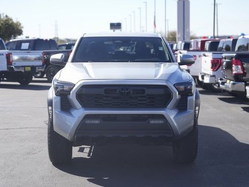 Used 2024 Toyota Tacoma TRD Off-Road image 3