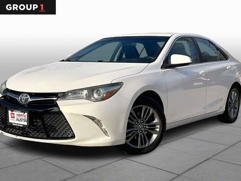 Used 2016 Toyota Camry SE image 1