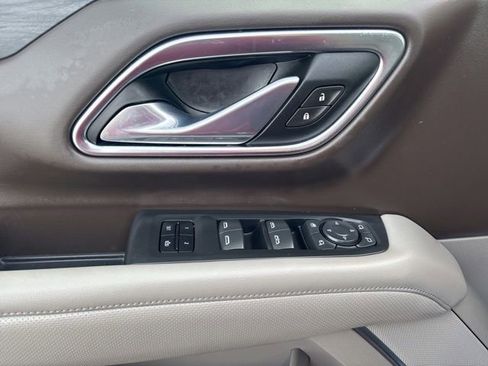 Used 2021 GMC Yukon XL SLT w/ SLT Luxury Package image 11