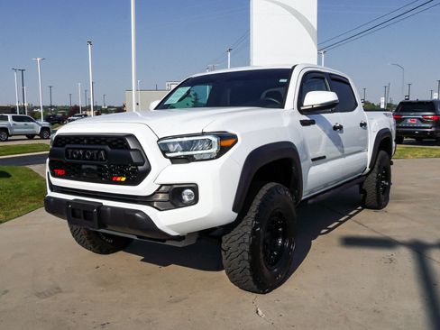Certified 2023 Toyota Tacoma TRD Off-Road AWD/4WD image 4