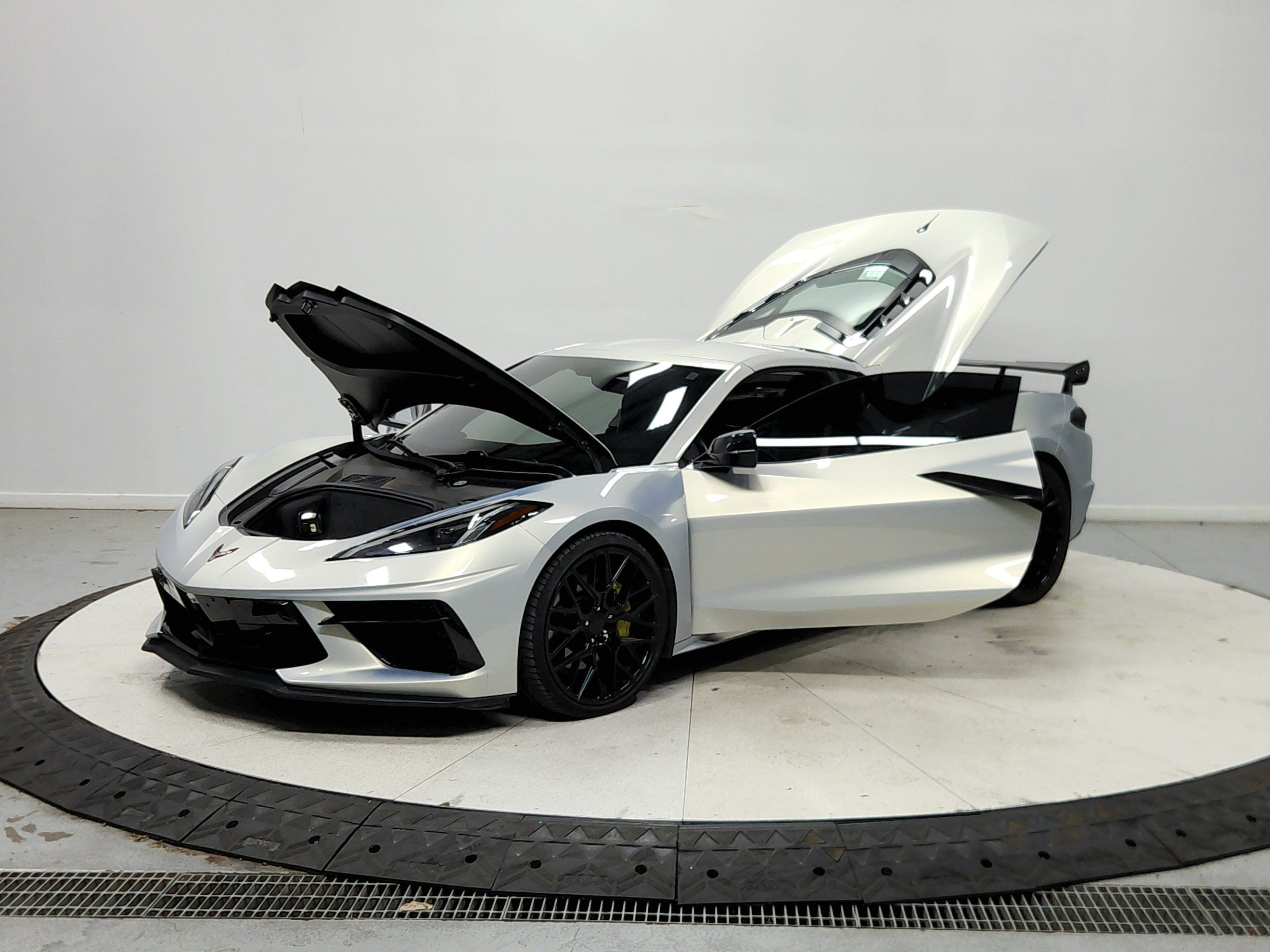 Used 2021 Chevrolet Corvette Stingray Premium Cpe w/ Z51 Performance Package RWD image 12