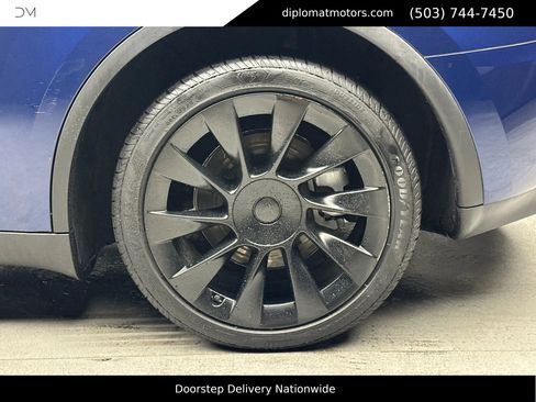 Used 2023 Tesla Model Y Long Range image 36